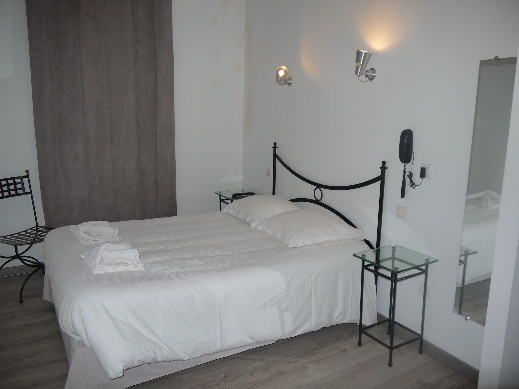 Hotel Portalet Hyeres Exterior photo