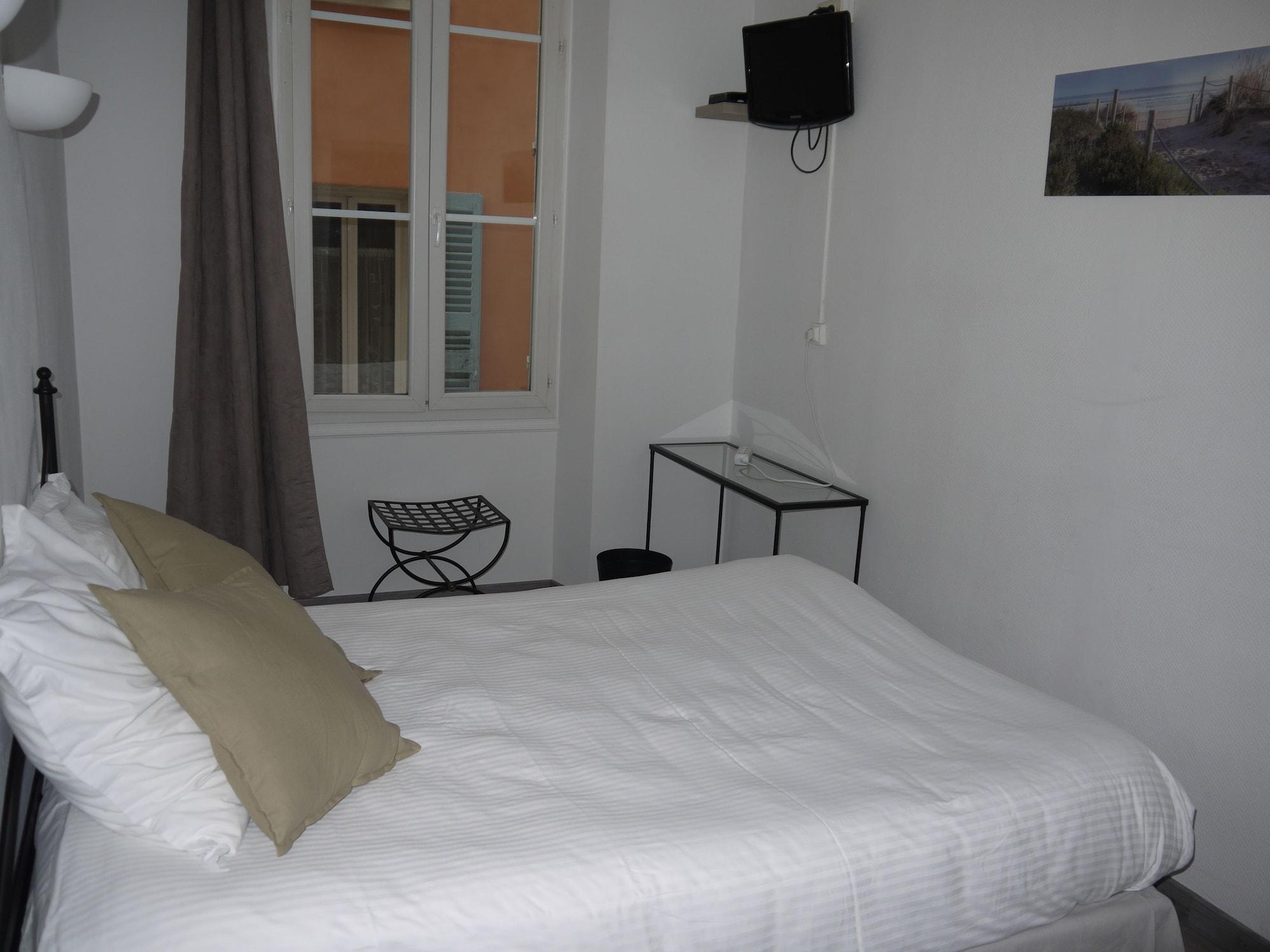 Hotel Portalet Hyeres Exterior photo