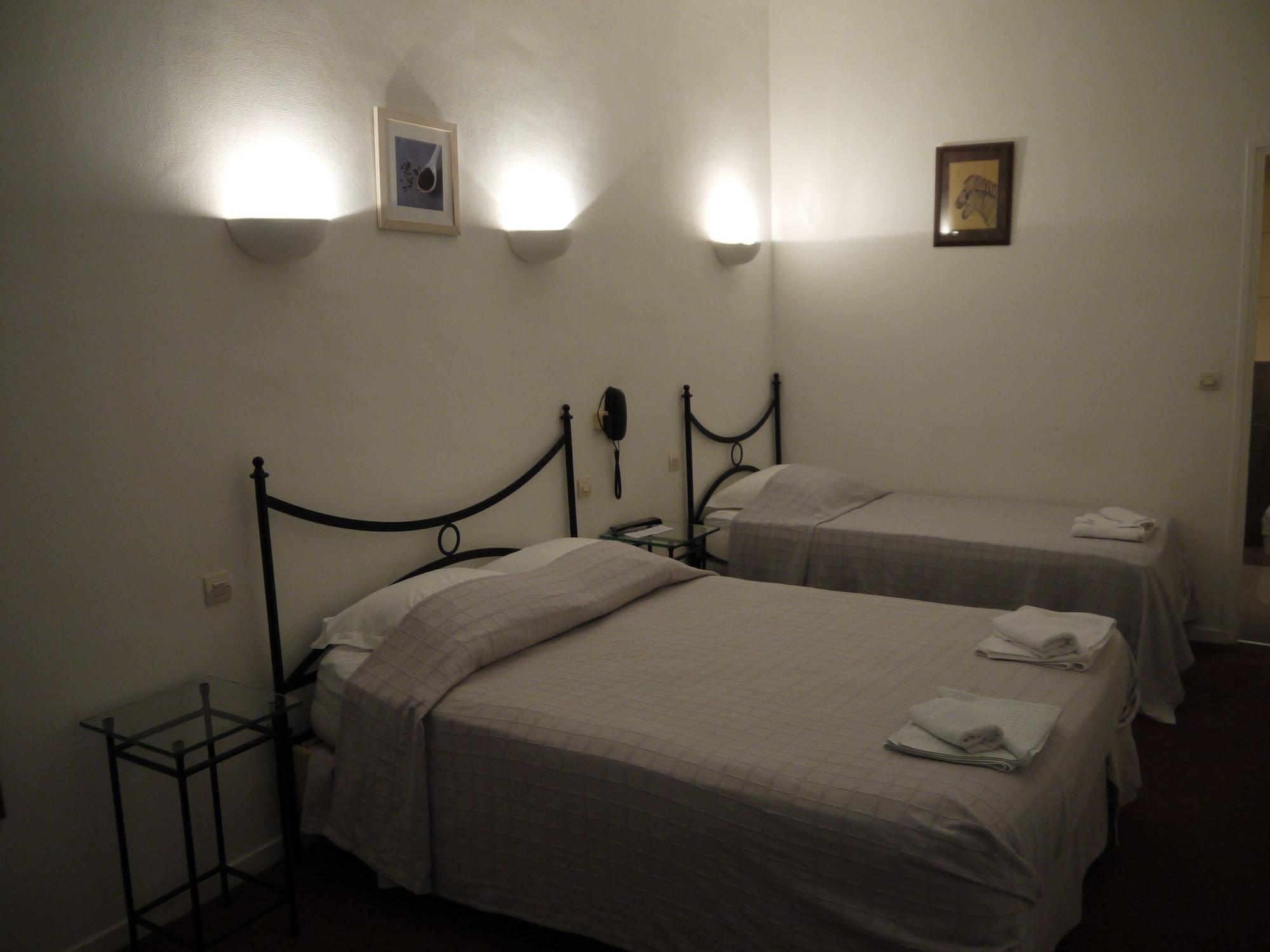 Hotel Portalet Hyeres Exterior photo