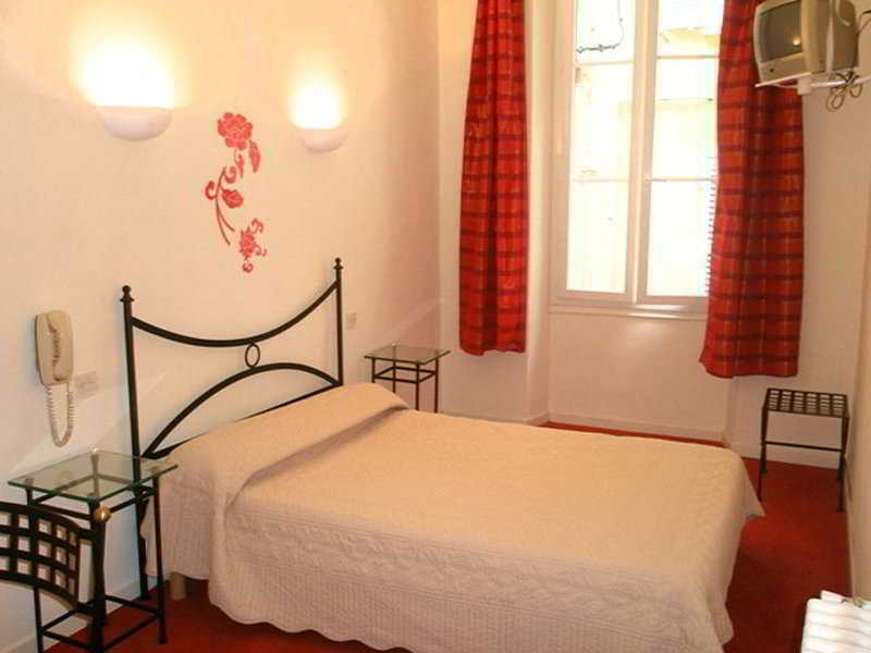 Hotel Portalet Hyeres Room photo
