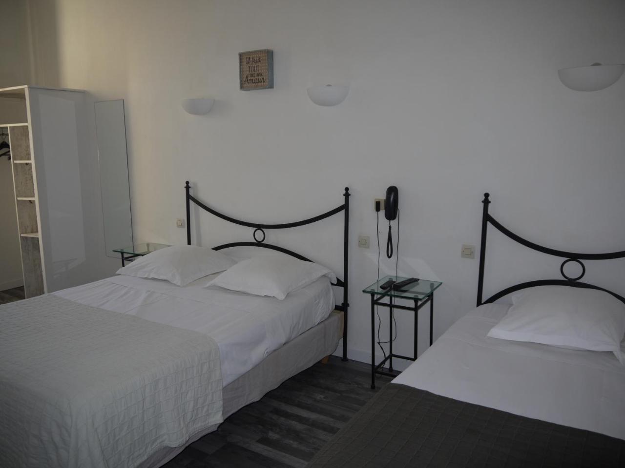 Hotel Portalet Hyeres Exterior photo