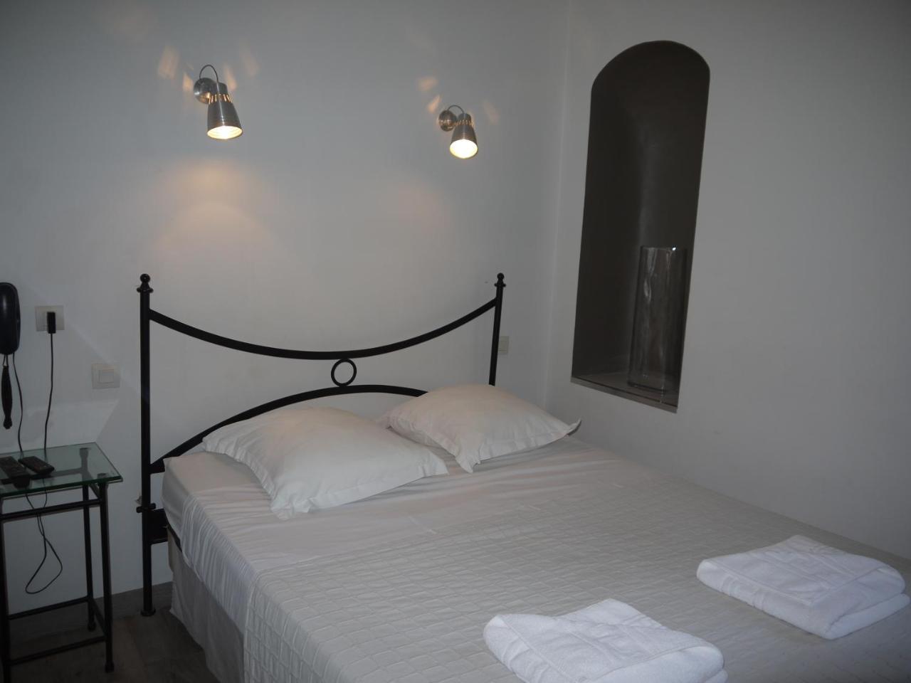 Hotel Portalet Hyeres Exterior photo