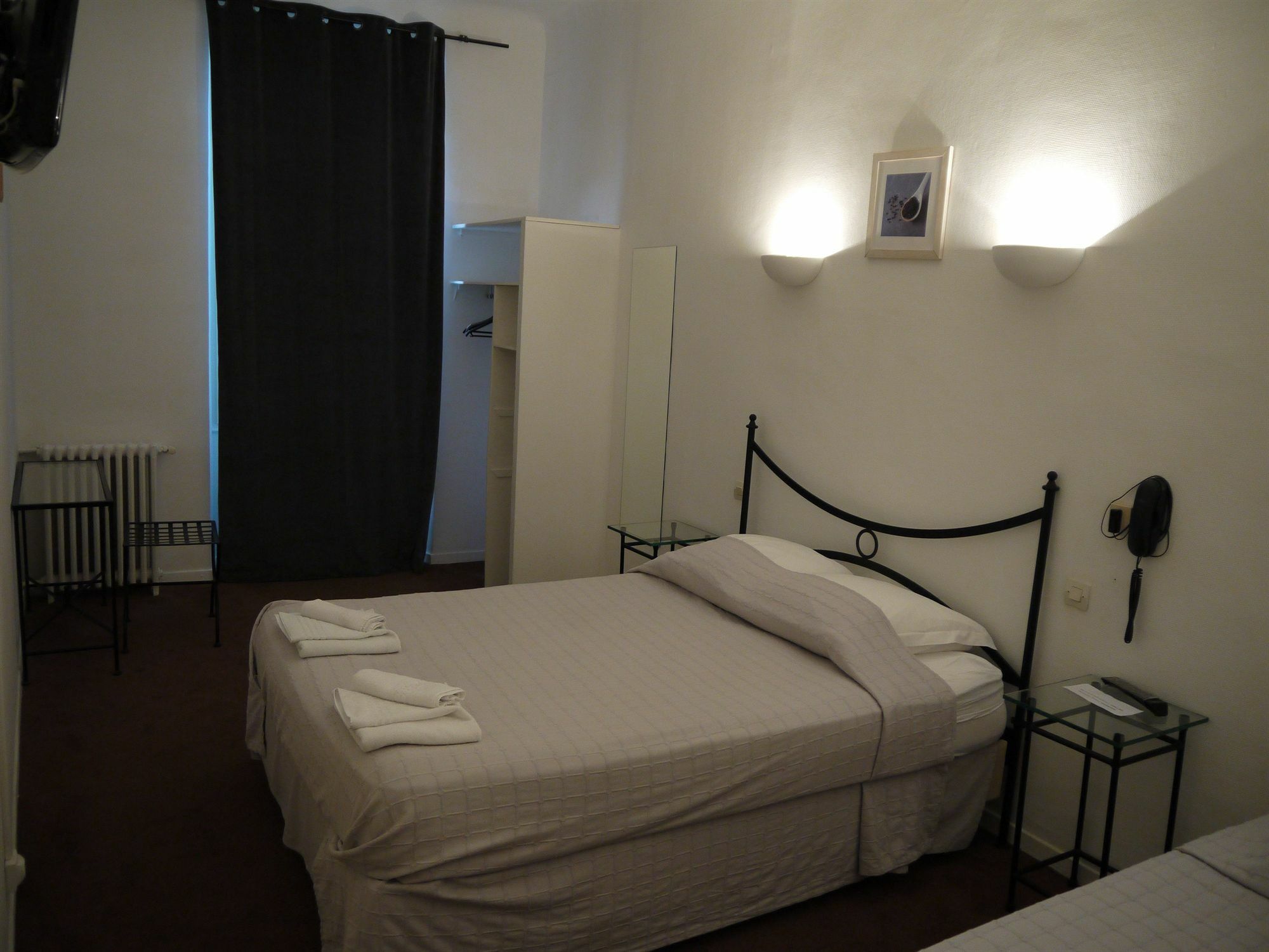 Hotel Portalet Hyeres Exterior photo