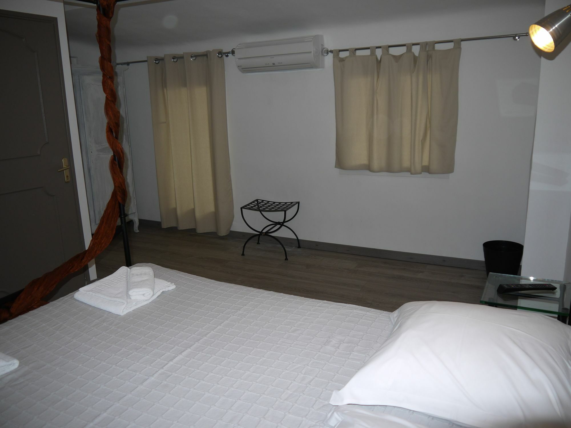 Hotel Portalet Hyeres Exterior photo